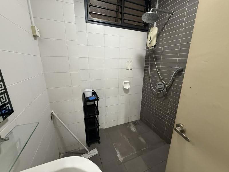 Kediaman Servis untuk Dijual di Palazio - Ziv Chiam - Bathroom - PropertyGuru.com.my