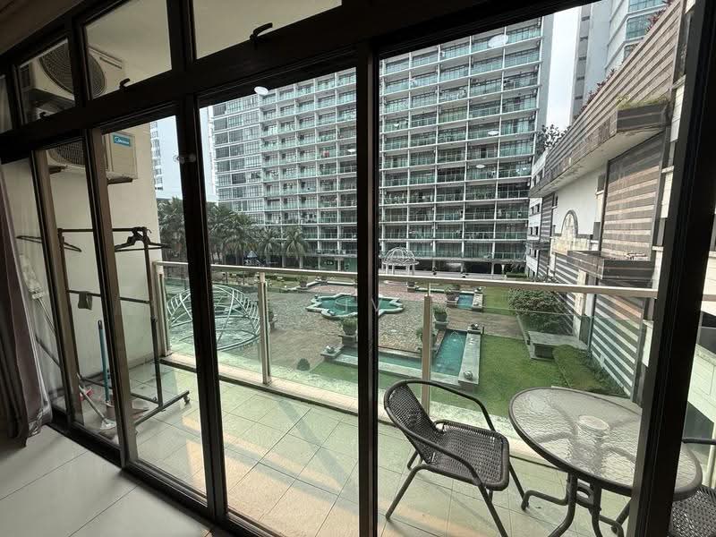Kediaman Servis untuk Dijual di Palazio - Ziv Chiam - Balcony - PropertyGuru.com.my