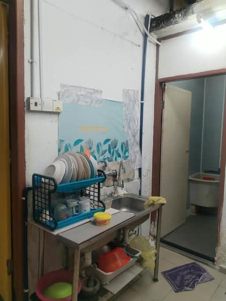 1-storey Terraced House for Sale in Batu Lancang (Jelutong) - A Ee Ee - Kitchen - PropertyGuru.com.my