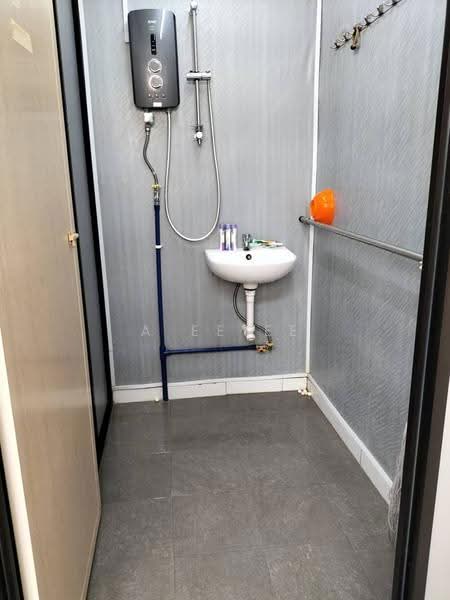 1-storey Terraced House for Sale in Batu Lancang (Jelutong) - A Ee Ee - Bathroom - PropertyGuru.com.my