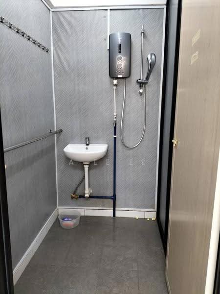 1-storey Terraced House for Sale in Batu Lancang (Jelutong) - A Ee Ee - Bathroom - PropertyGuru.com.my