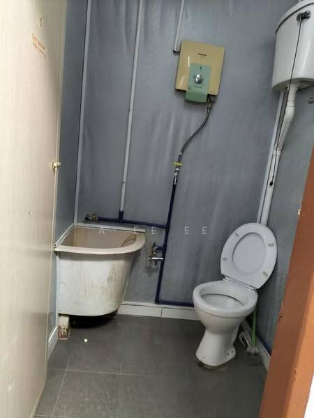 1-storey Terraced House for Sale in Batu Lancang (Jelutong) - A Ee Ee - Bathroom - PropertyGuru.com.my