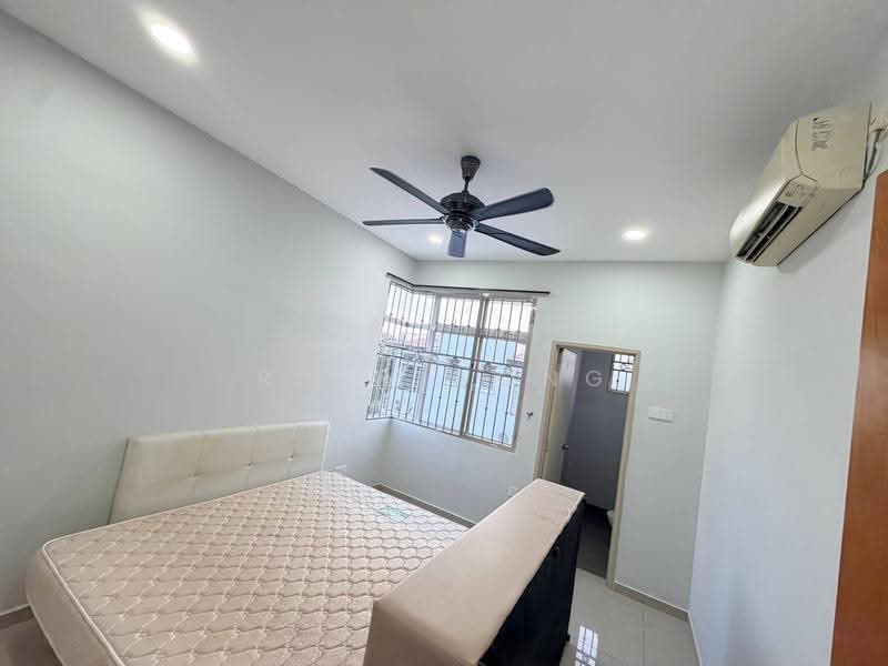 Rumah Teres 2-Tingkat untuk Disewa di Taman Desa Tebrau (Tebrau) - Rich Wong - Bedroom - PropertyGuru.com.my