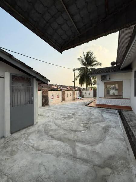 Rumah Teres 1-Tingkat untuk Dijual di Taman Daya (Johor Bahru) - Zen Wong - Exterior - PropertyGuru.com.my