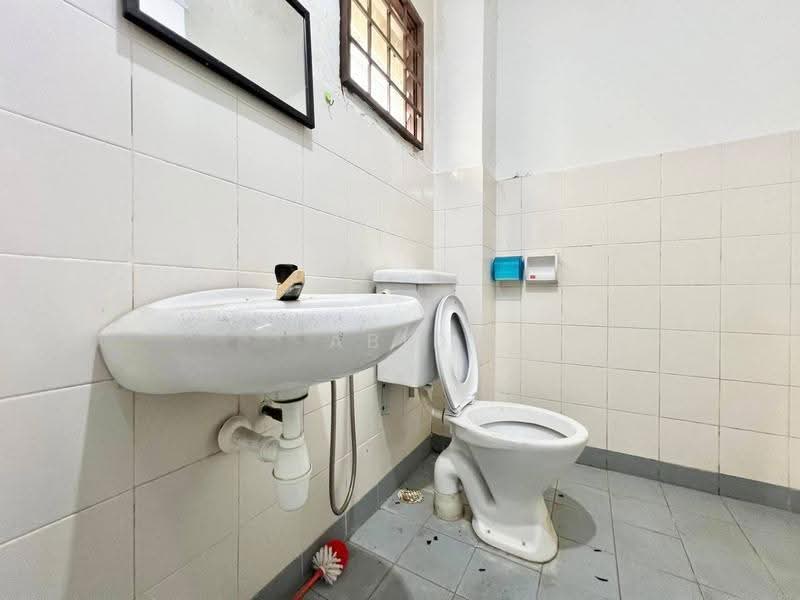 2-storey Terraced House for Sale in Taman Mega Jaya (Ampang) - Abid Sabarudin - Bathroom - PropertyGuru.com.my