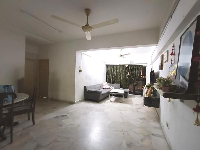 Condominium for Sale at Sri Pelangi Condominiums - Amber Ng - Living Room - PropertyGuru.com.my