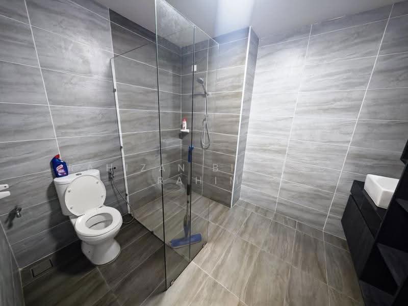 Kediaman Servis untuk Dijual di KSL Residence @ Daya - Rahizan Bin Abd Rahim - Bathroom - PropertyGuru.com.my
