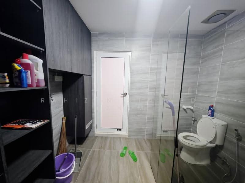 Kediaman Servis untuk Dijual di KSL Residence @ Daya - Rahizan Bin Abd Rahim - Bathroom - PropertyGuru.com.my