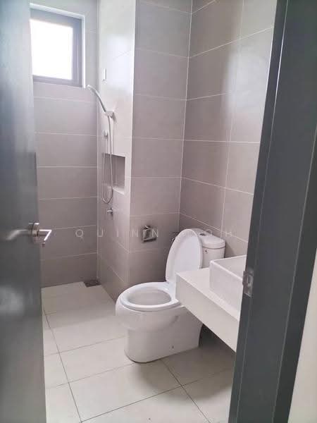 Kediaman Servis untuk Dijual di ASTON ACACIA - Quinn Loh - Bathroom - PropertyGuru.com.my