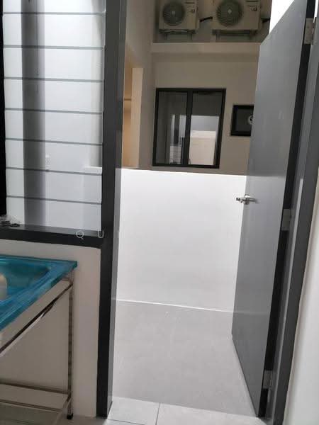 Kediaman Servis untuk Dijual di ASTON ACACIA - Quinn Loh - Interior - PropertyGuru.com.my