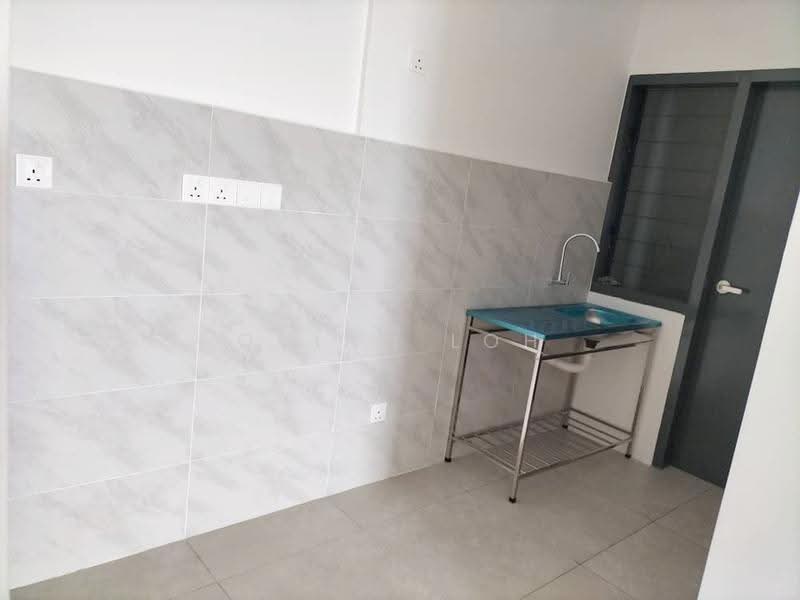 Kediaman Servis untuk Dijual di ASTON ACACIA - Quinn Loh - Kitchen - PropertyGuru.com.my
