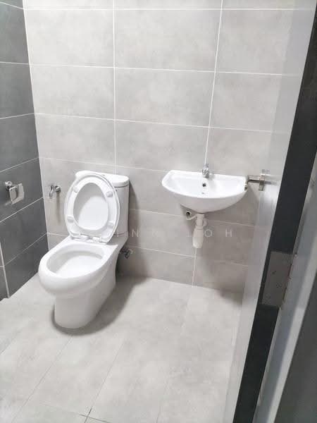 Kediaman Servis untuk Dijual di ASTON ACACIA - Quinn Loh - Bathroom - PropertyGuru.com.my
