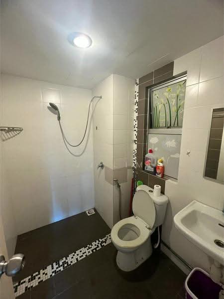 Kondominium untuk Disewa di Villa Park - JJ Lim - Bathroom - PropertyGuru.com.my