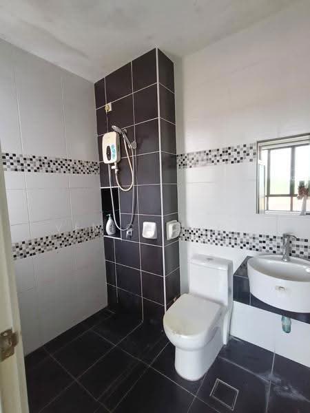 Service Residence for Sale at Sky View - Venice Tang - Bathroom - PropertyGuru.com.my