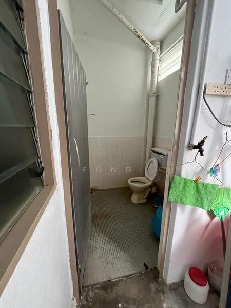 Flat for Sale at Taman Terubong Jaya - Leong . - Bathroom - PropertyGuru.com.my