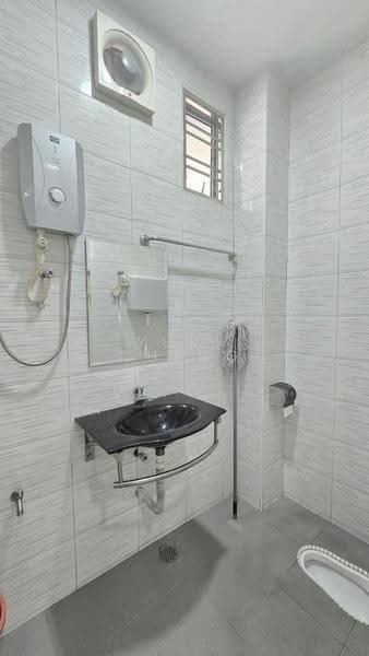 Rumah Teres 2-Tingkat untuk Dijual di Setia Tropika (Johor Bahru) - Yuki Cheng - Bathroom - PropertyGuru.com.my