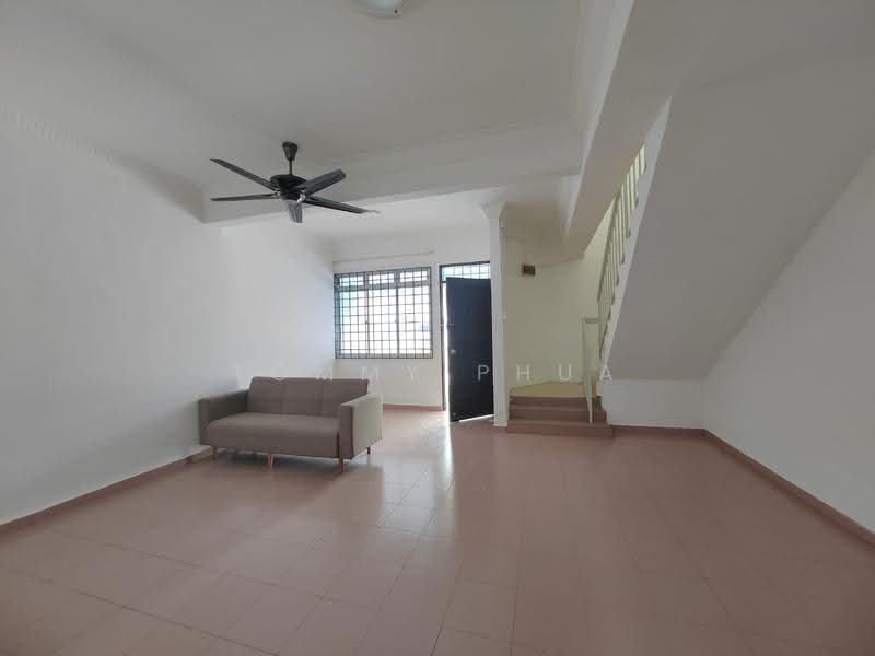 Rumah Teres 2-Tingkat untuk Disewa di Taman Mesra (Senai) - Tommy Phua - Living Room - PropertyGuru.com.my