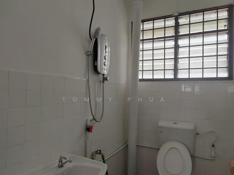 Rumah Teres 2-Tingkat untuk Disewa di Taman Mesra (Senai) - Tommy Phua - Bathroom - PropertyGuru.com.my