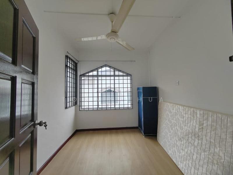 Rumah Teres 2-Tingkat untuk Disewa di Taman Mesra (Senai) - Tommy Phua - Bedroom - PropertyGuru.com.my
