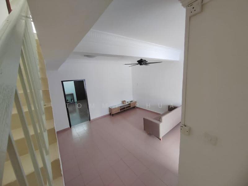 Rumah Teres 2-Tingkat untuk Disewa di Taman Mesra (Senai) - Tommy Phua - Living Room - PropertyGuru.com.my