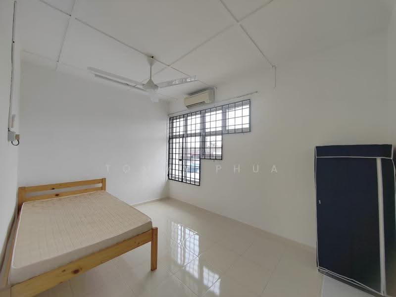 Rumah Teres 2-Tingkat untuk Disewa di Taman Mesra (Senai) - Tommy Phua - Bedroom - PropertyGuru.com.my