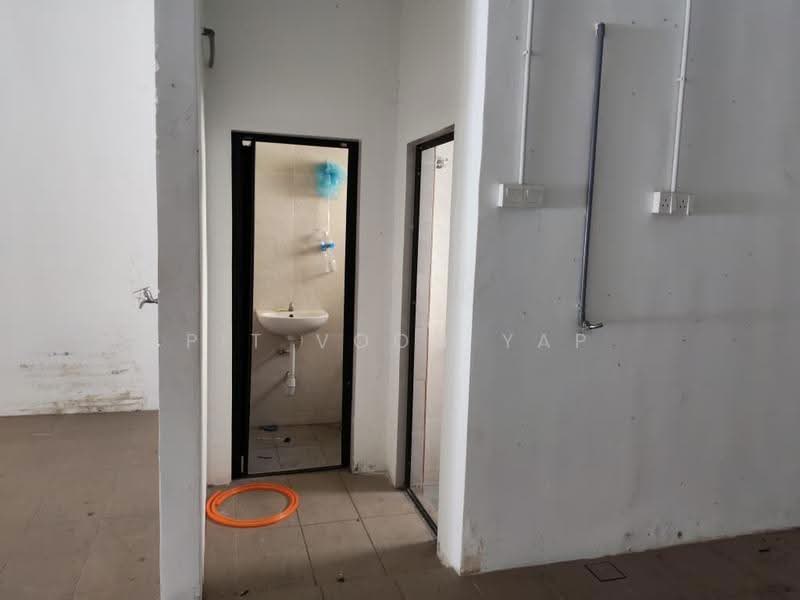 Shop for Sale in Klang (Selangor) - Pit Voon Yap - Bathroom - PropertyGuru.com.my