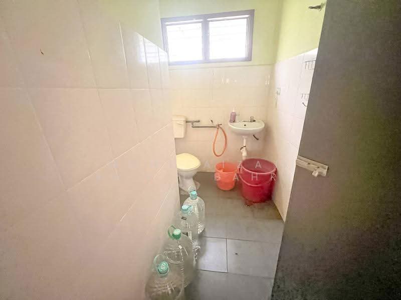 Rumah Teres 2-Tingkat untuk Dijual di Taman Maluri (Cheras) - Mohd Aizat Saiful Bahri - Bathroom - PropertyGuru.com.my