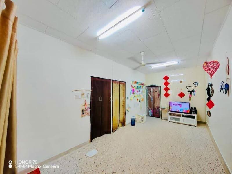 Rumah Teres 1-Tingkat untuk Dijual di Taman Johor Jaya (Johor Bahru) - Lucas Wong - Living Room - PropertyGuru.com.my