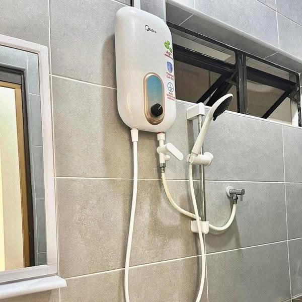 1-storey Terraced House for Rent in Taman Daya (Johor Bahru) - YY Tey - Bathroom - PropertyGuru.com.my