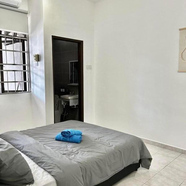 1-storey Terraced House for Rent in Taman Daya (Johor Bahru) - YY Tey - Bedroom - PropertyGuru.com.my