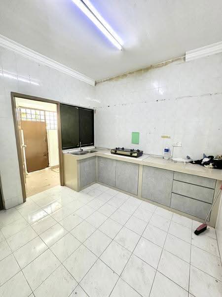 Rumah Teres 2-Tingkat untuk Disewa di Permas Jaya (Johor) - SJ CHAN - Kitchen - PropertyGuru.com.my
