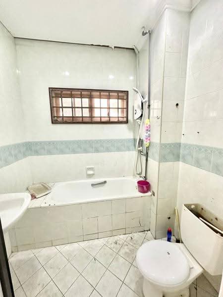 Rumah Teres 2-Tingkat untuk Disewa di Permas Jaya (Johor) - SJ CHAN - Bathroom - PropertyGuru.com.my
