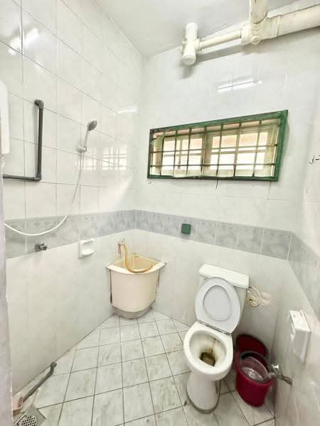 Rumah Teres 2-Tingkat untuk Disewa di Permas Jaya (Johor) - SJ CHAN - Bathroom - PropertyGuru.com.my