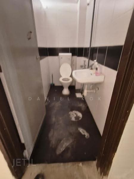 Shop for Sale in Taman Sentosa (Klang) - Daniel Kok - Bathroom - PropertyGuru.com.my