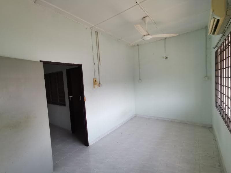 Rumah Teres 2-Tingkat untuk Dijual di Taman Datuk Thamby Chik Karim (Batu Berendam) - Tim Piong - PropertyGuru.com.my