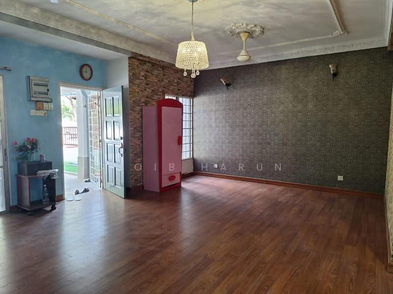 Rumah Teres untuk Dijual di Usj 3 (Subang Jaya) - Shoib Harun - Living Room - PropertyGuru.com.my