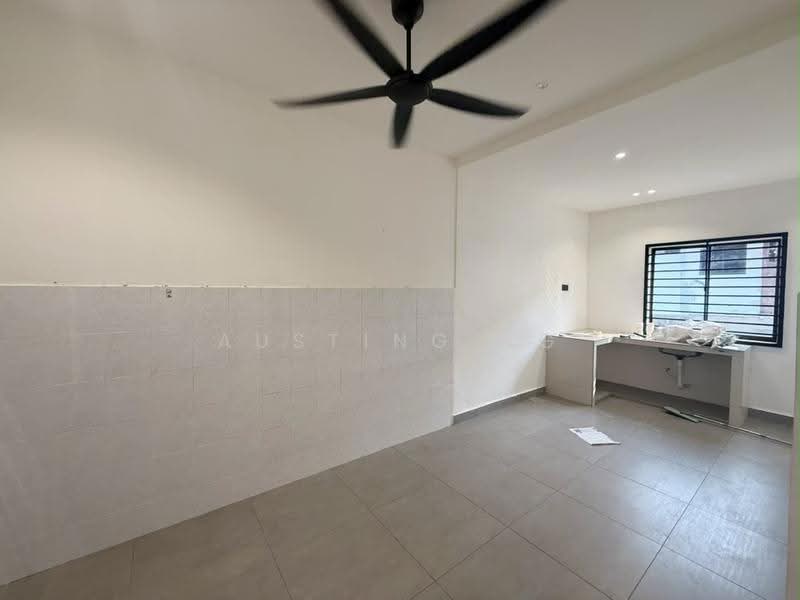 Rumah Teres 1-Tingkat untuk Disewa di Taman Putri Kulai (Kulai) - Austing Ng - Kitchen - PropertyGuru.com.my
