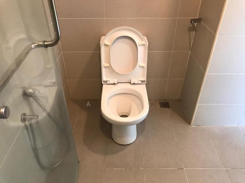 Service Residence for Sale at Straits Garden Suite - A Ee Ee - Bathroom - PropertyGuru.com.my