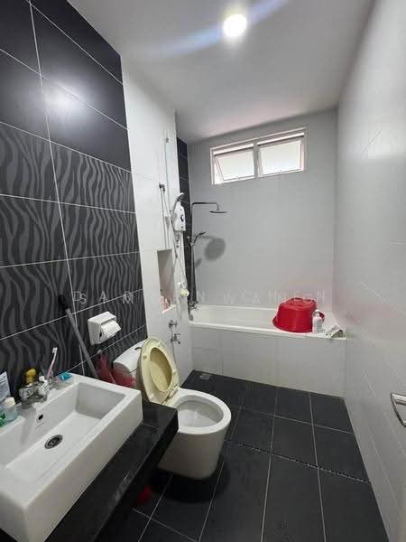 Semi-Detached House for Sale in Taman Dato Onn (Johor Bahru) - Simon Wang - Bathroom - PropertyGuru.com.my
