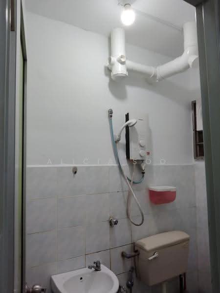 Pangsapuri untuk Disewa di Apartment Bayu - Alicia Soo - Bathroom - PropertyGuru.com.my