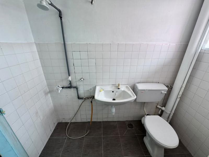 2.5-storey Terraced House for Sale in Taman Sri Sinar (Segambut) - Alison Chiu - Bathroom - PropertyGuru.com.my