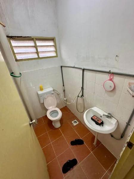 Rumah Teres 2-Tingkat untuk Dijual di Pasir Gudang (Johor) - Arzaim Barimin - Bathroom - PropertyGuru.com.my