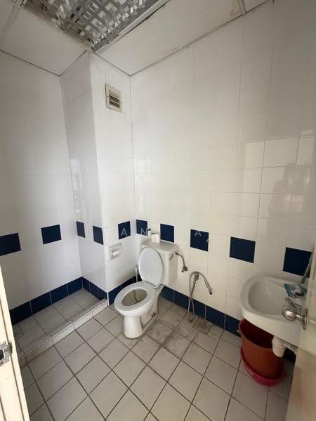 Office for Rent in KL City Centre (Kuala Lumpur) - Ivan Tan - Bathroom - PropertyGuru.com.my