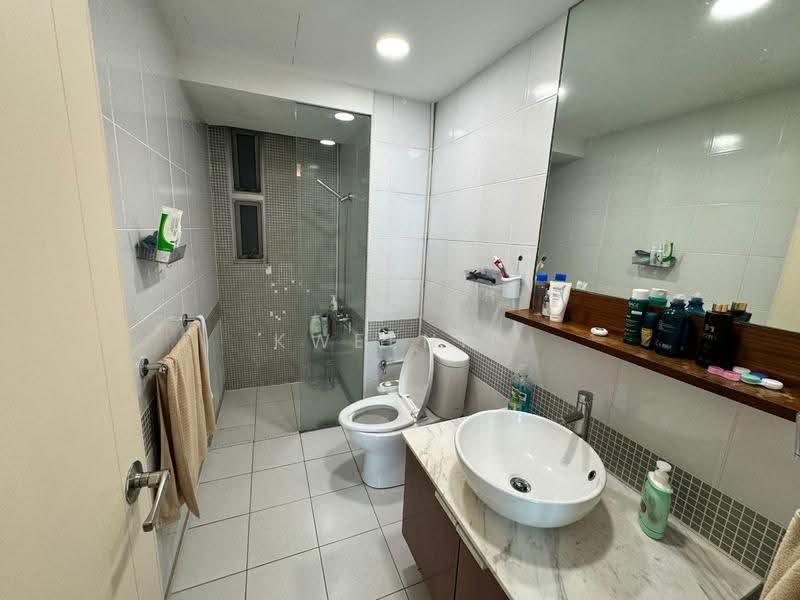 Service Residence for Sale at i-Zen @ Kiara 1 - Kweenie Chong - Bathroom - PropertyGuru.com.my
