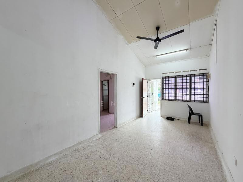 Rumah Teres 1-Tingkat untuk Dijual di Taman Pasir Putih (Pasir Gudang) - Lywen Thye - Living Room - PropertyGuru.com.my