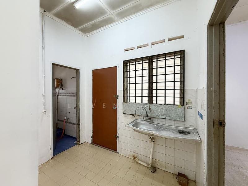 Rumah Teres 1-Tingkat untuk Dijual di Taman Pasir Putih (Pasir Gudang) - Lywen Thye - Kitchen - PropertyGuru.com.my