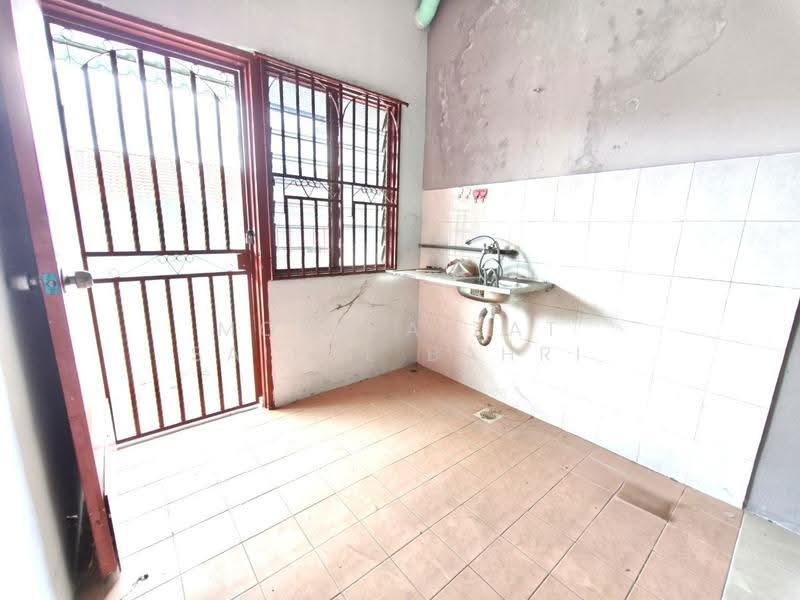 1-storey Terraced House for Sale in Taman Arowana Indah (Rasah) - Mohd Aizat Saiful Bahri - Interior - PropertyGuru.com.my