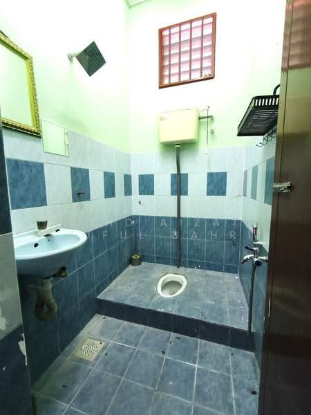 1-storey Terraced House for Sale in Taman Arowana Indah (Rasah) - Mohd Aizat Saiful Bahri - Bathroom - PropertyGuru.com.my