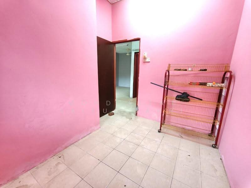 1-storey Terraced House for Sale in Taman Arowana Indah (Rasah) - Mohd Aizat Saiful Bahri - Interior - PropertyGuru.com.my