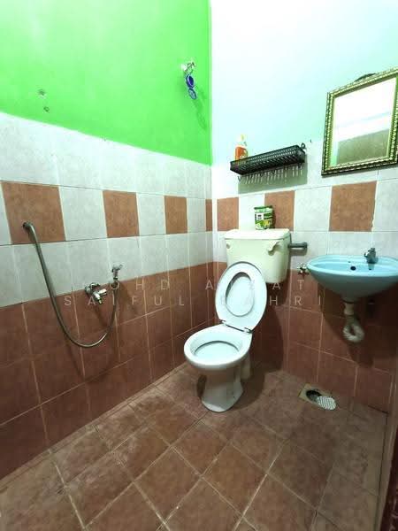 1-storey Terraced House for Sale in Taman Arowana Indah (Rasah) - Mohd Aizat Saiful Bahri - Bathroom - PropertyGuru.com.my
